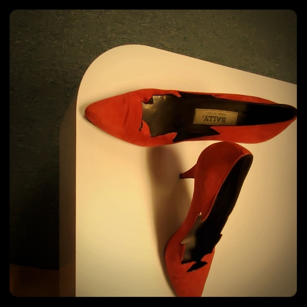 Red  suede  bally pumps